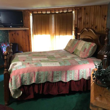 Smokies Bed And Breakfast - Evergreen Cottage Inn بيدجن فورج المظهر الخارجي الصورة