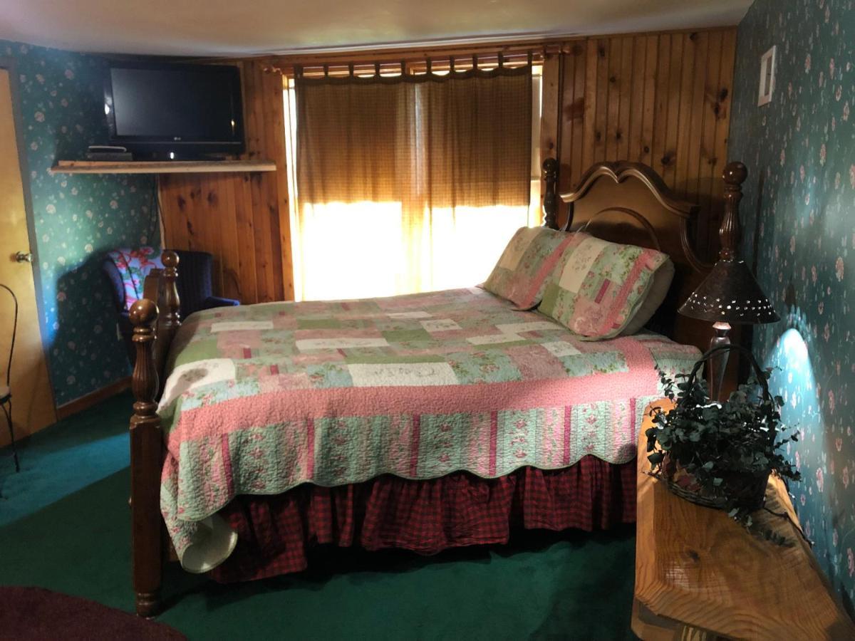 Smokies Bed And Breakfast - Evergreen Cottage Inn بيدجن فورج المظهر الخارجي الصورة