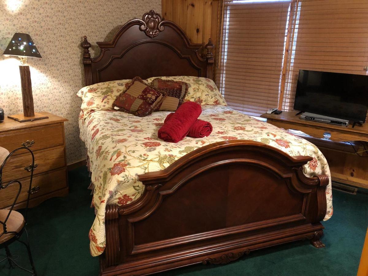 Smokies Bed And Breakfast - Evergreen Cottage Inn بيدجن فورج المظهر الخارجي الصورة