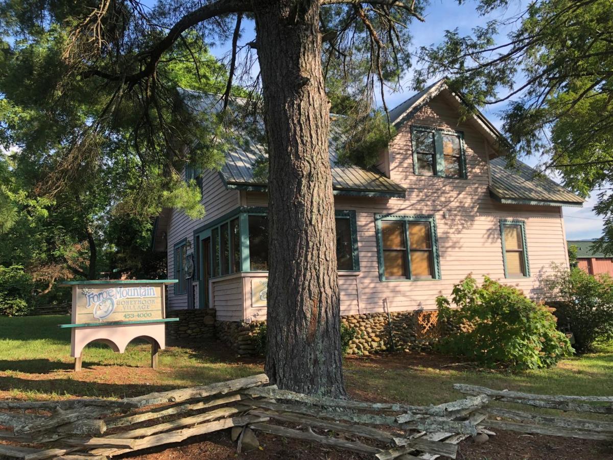 Smokies Bed And Breakfast - Evergreen Cottage Inn بيدجن فورج المظهر الخارجي الصورة