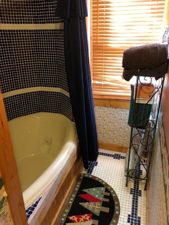 Smokies Bed And Breakfast - Evergreen Cottage Inn بيدجن فورج المظهر الخارجي الصورة